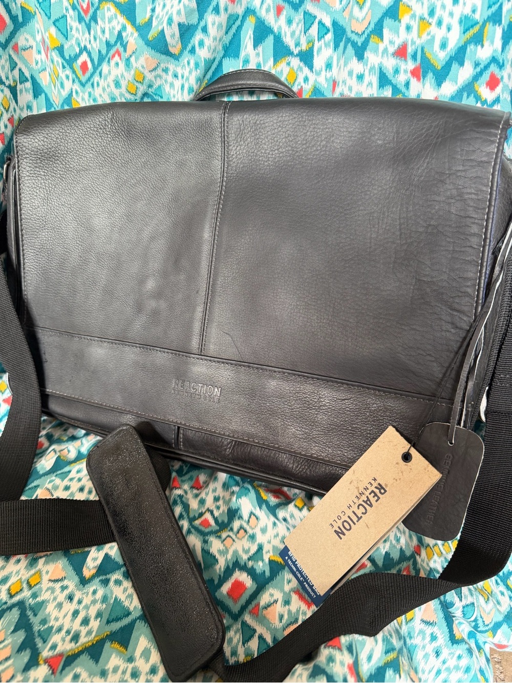 Reaction Kenneth Cole Black Leather Messenger Briefcase